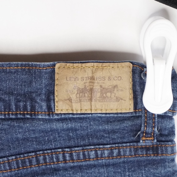 Levi's 512 Perfectly Slimming Bootcut Jeans - Picture 7 of 8